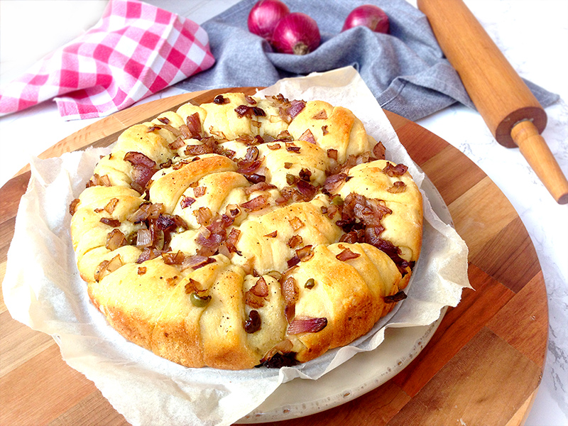 Torta-di-brioches-con-patate-e-cipolle01