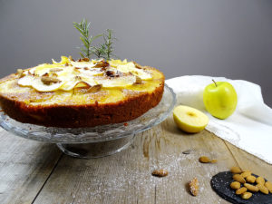 Torta rovesciata di mele al miele e rosmarino