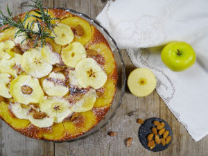 Torta rovesciata di mele al miele e rosmarino